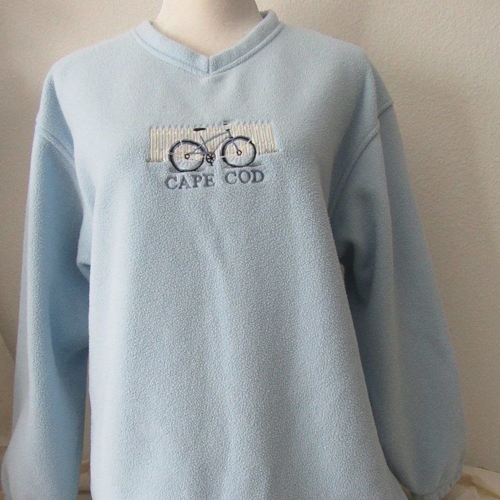 Soft and fluffy Pullover V-Neck Embroidered top